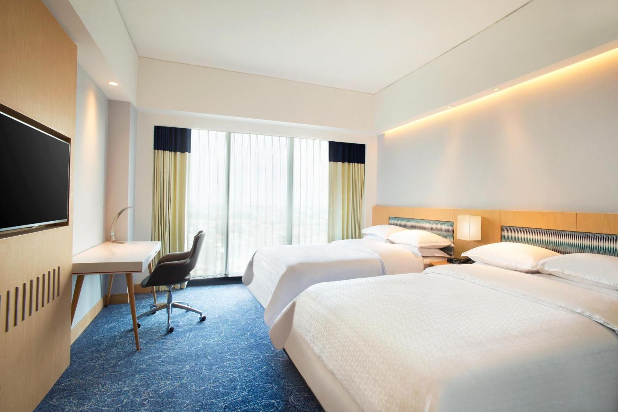 Four Points By Sheraton Surabaya, Tunjungan Plaza Exterior photo