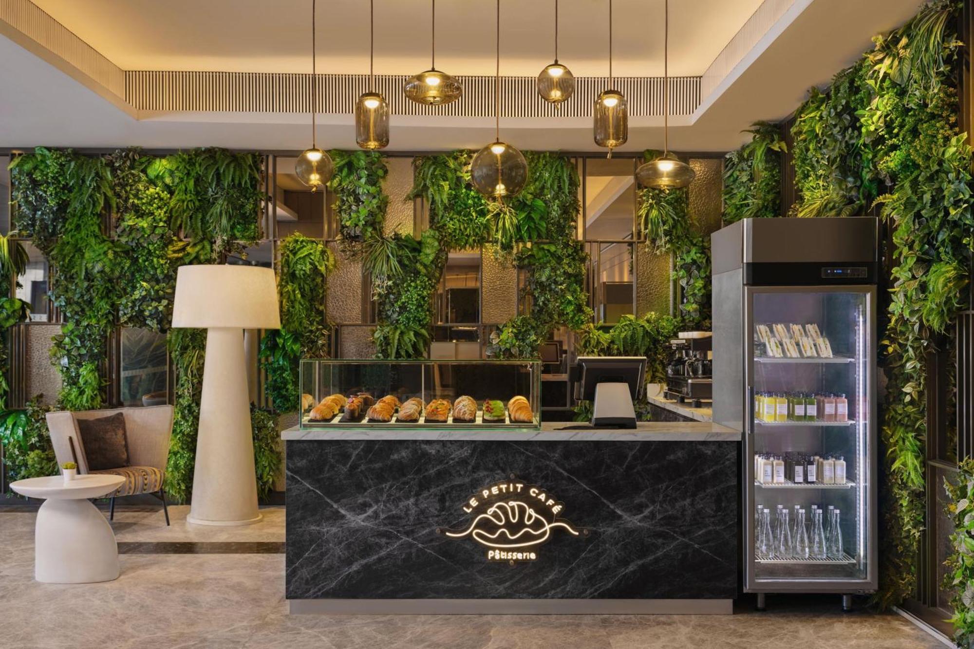 Four Points By Sheraton Surabaya, Tunjungan Plaza Exterior photo