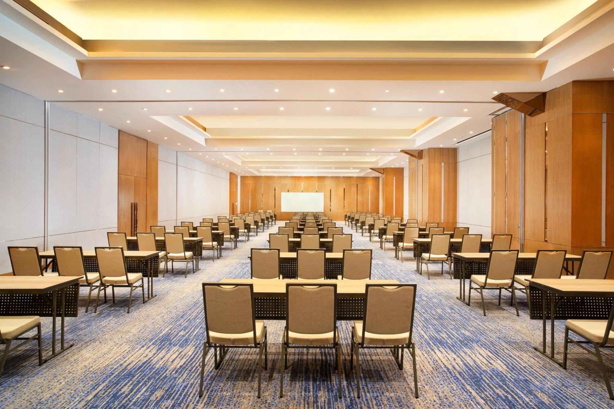 Four Points By Sheraton Surabaya, Tunjungan Plaza Exterior photo