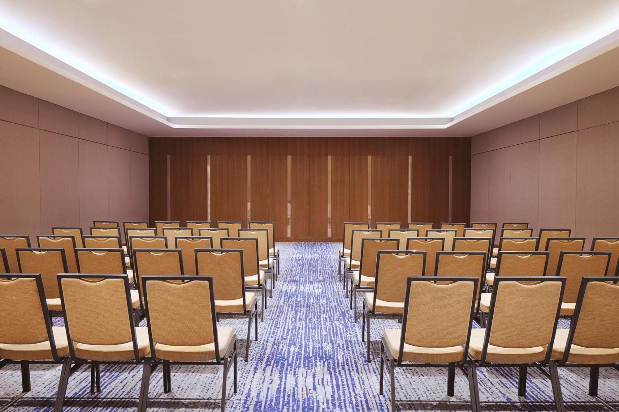 Four Points By Sheraton Surabaya, Tunjungan Plaza Exterior photo