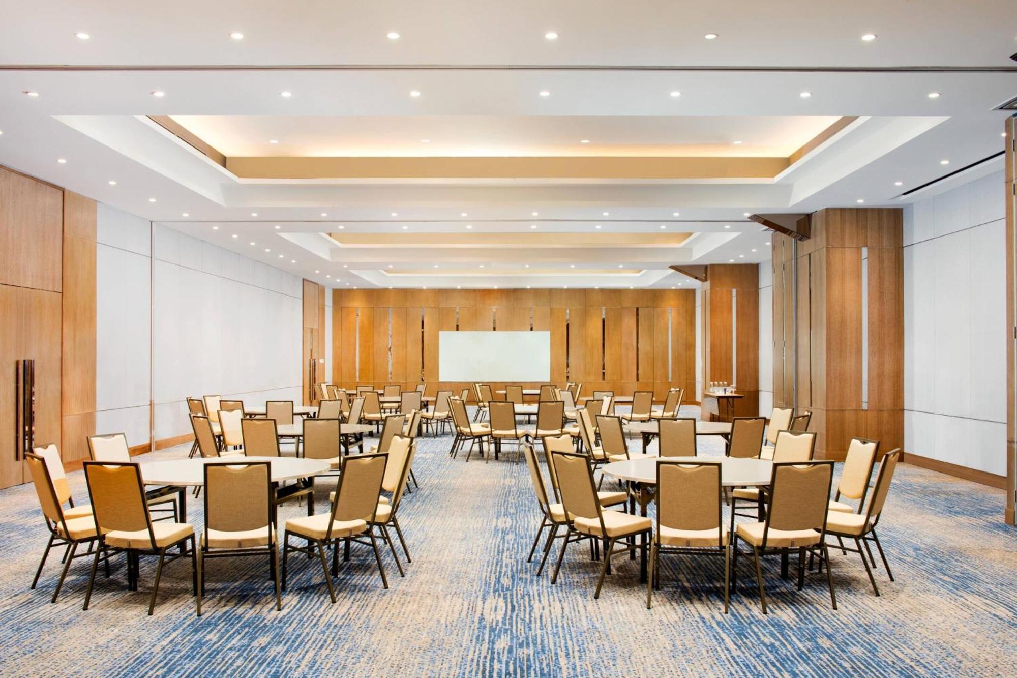 Four Points By Sheraton Surabaya, Tunjungan Plaza Exterior photo